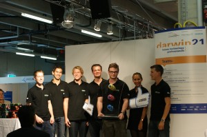 Das Team der Hochschule Luzern siegte beim Wettbewerb darwin21: v.l.: Michael Steiner, Yves Willener, Walter von Matt, Alex Lüchinger, Oliver Odermatt, Lea Allemann, Michael Frey (Bild darwin21)